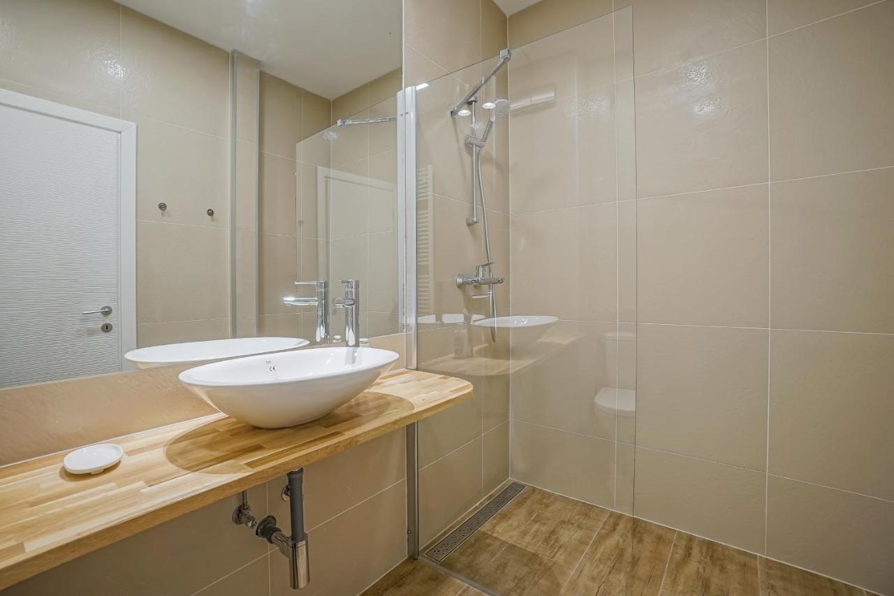 Bright Apartments Moments Away From Herastrau Park, Mall And Metro Bucureşti Exterior foto