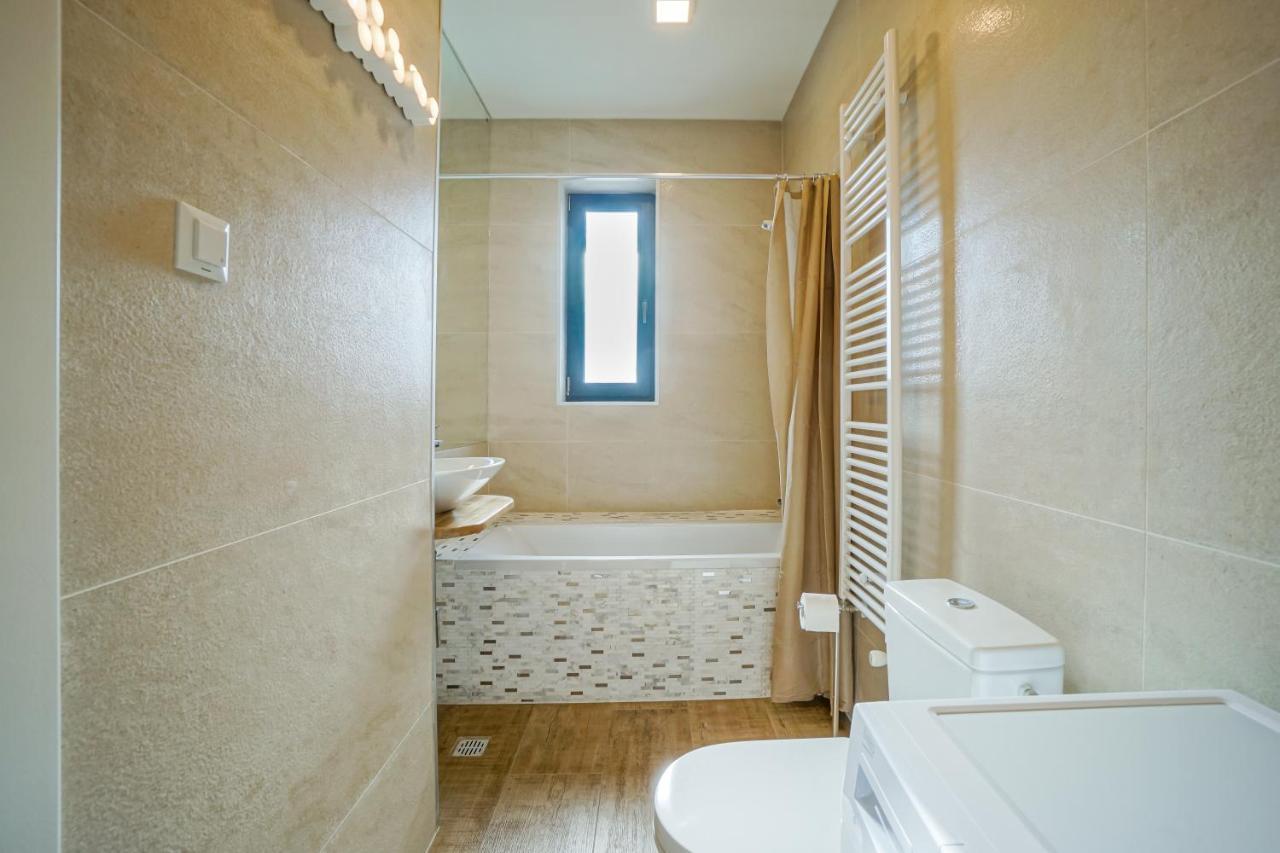 Bright Apartments Moments Away From Herastrau Park, Mall And Metro Bucureşti Exterior foto